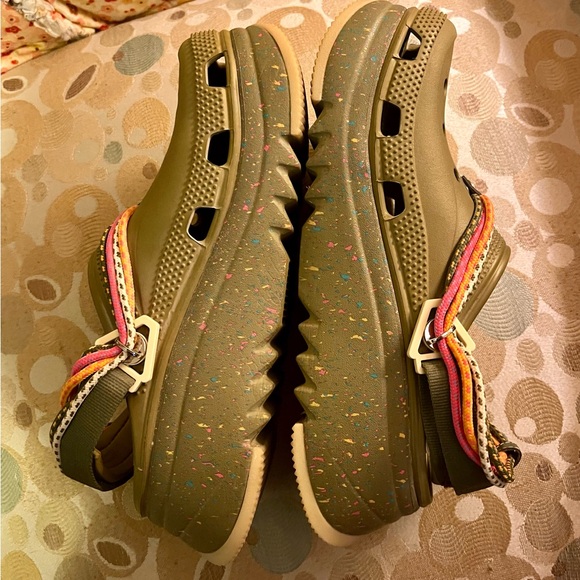 Crocs iconic clogs olive green with pink-orange-yellow rope detail, W10 - Picture 2 of 5